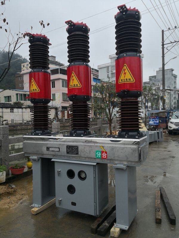 户外35kV瓷柱式SF6断路器LW8-40.5/1250技术解析与LW8-35对比分析